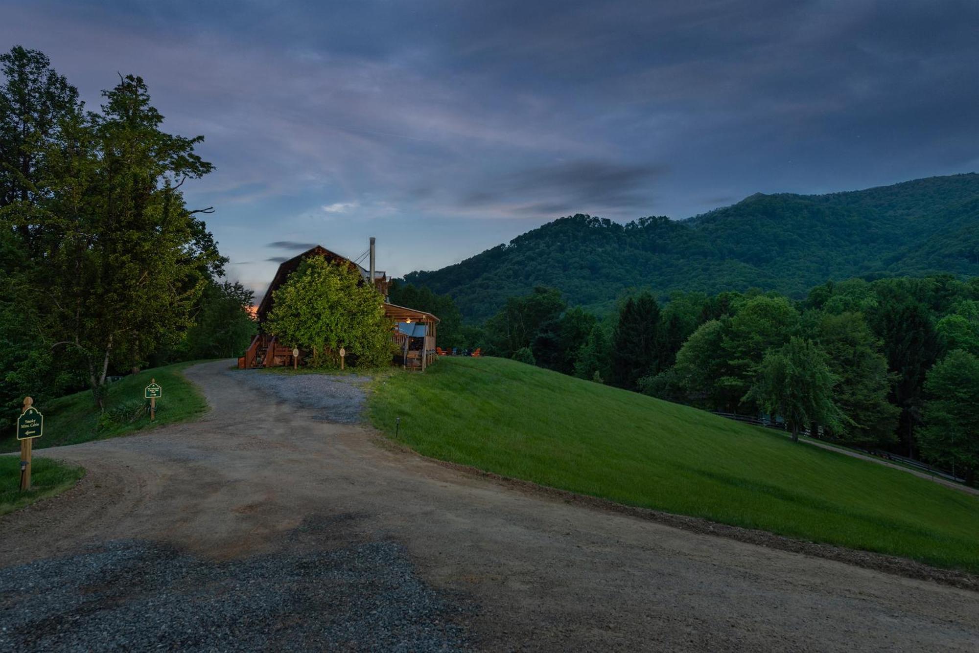 Engadine Inn And Cabins 캔들러 외부 사진